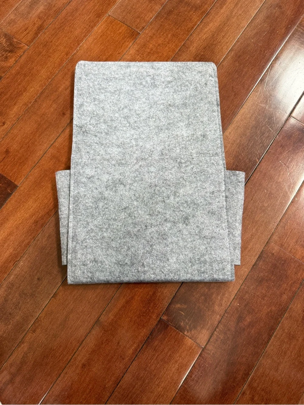 Kikkerland Gray Felt Off the Bed Storage Pocket Bedside Caddy Organizer